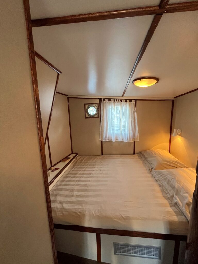mini cruiser elena adriatic charter miles cabin bed